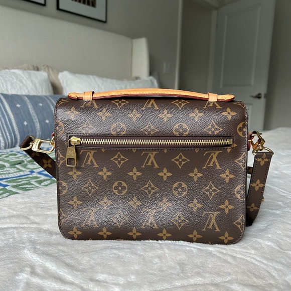 Louis Vuitton Pochette Metis Monogram Satchel Bag - Picture 2 of 16